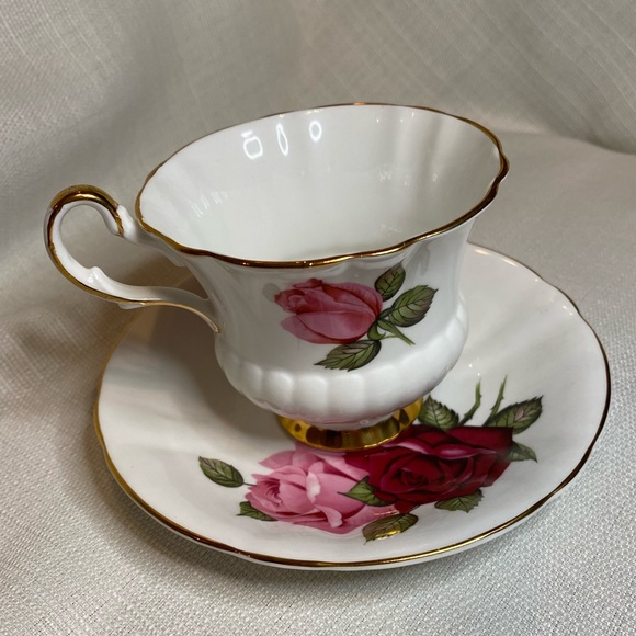 Vintage 1960’s Windsor Bone China Pink & Red Rose Teacup & Saucer - Picture 3 of 8